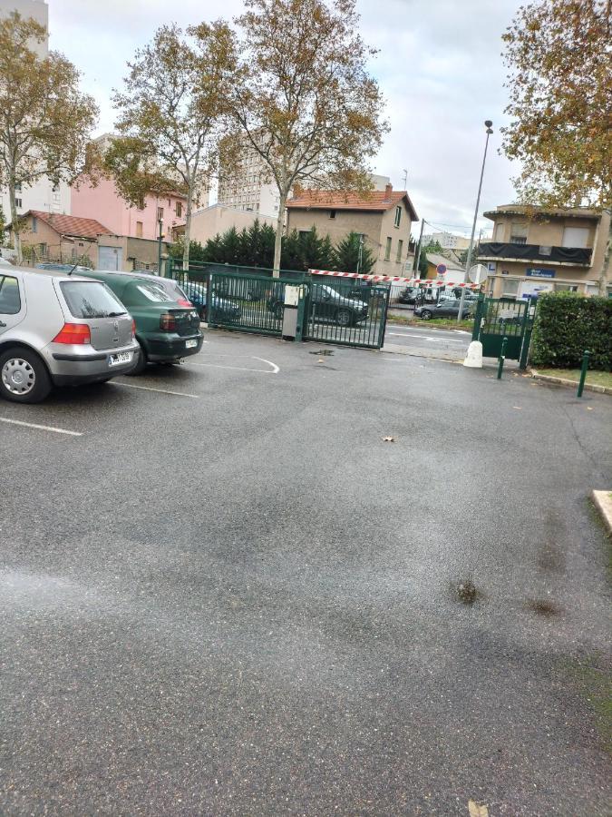 Vénissieux Jolie Appartement Proche Tramway מראה חיצוני תמונה