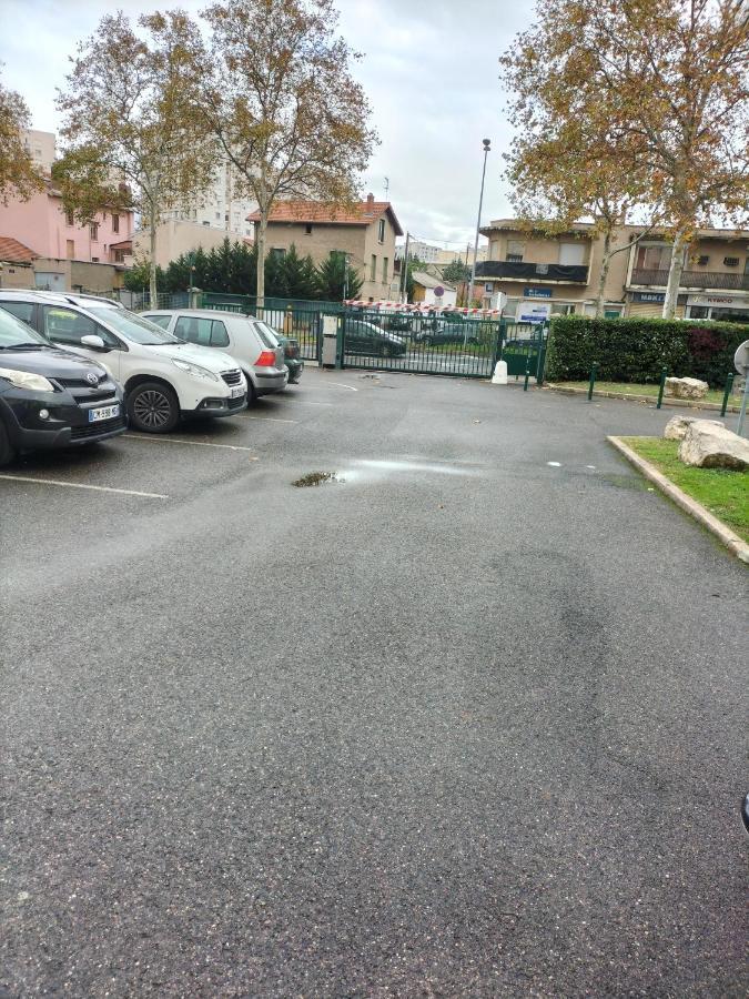 Vénissieux Jolie Appartement Proche Tramway מראה חיצוני תמונה